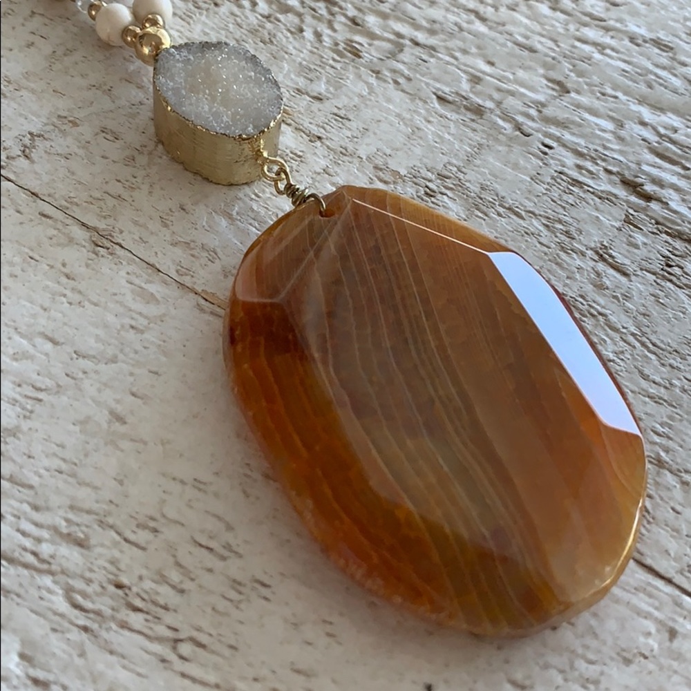 NWOT Natural Brown Agate Pendant & Beaded Necklace